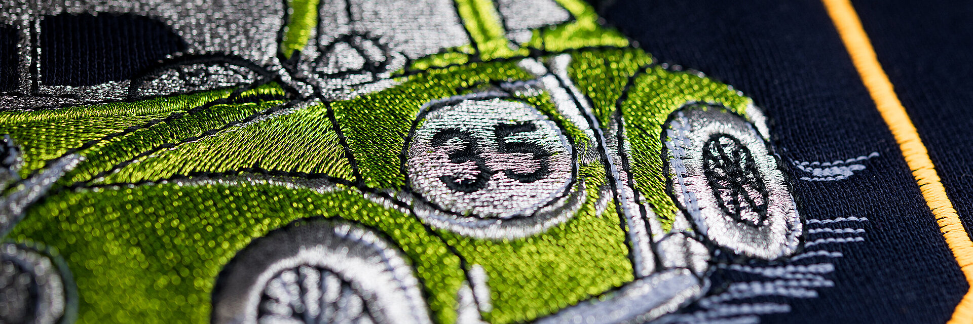 [Translate to Vietnamesisch:] Metallic thread embroidery design