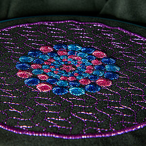 [Translate to Hongkong (Englisch):] petal style shiny metallic thread embroidery 