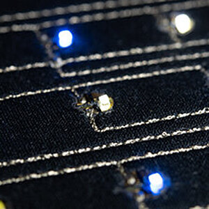 [Translate to Hongkong (Englisch):] embroidered textile circuitry with conductive thread