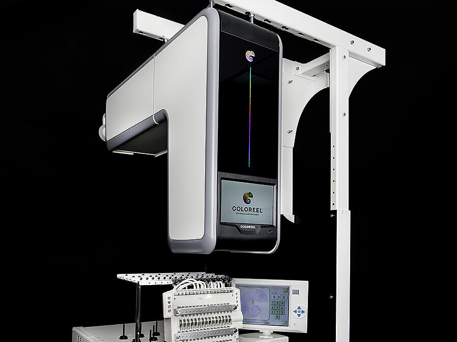 [Translate to Global Deutsch:] Coloreel ICTu mounted on an embroidery machine