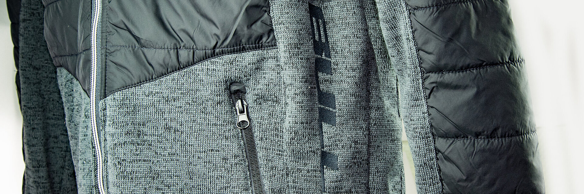 [Translate to Vietnamesisch:] Embroidered outdoor sportswear jacket with 
