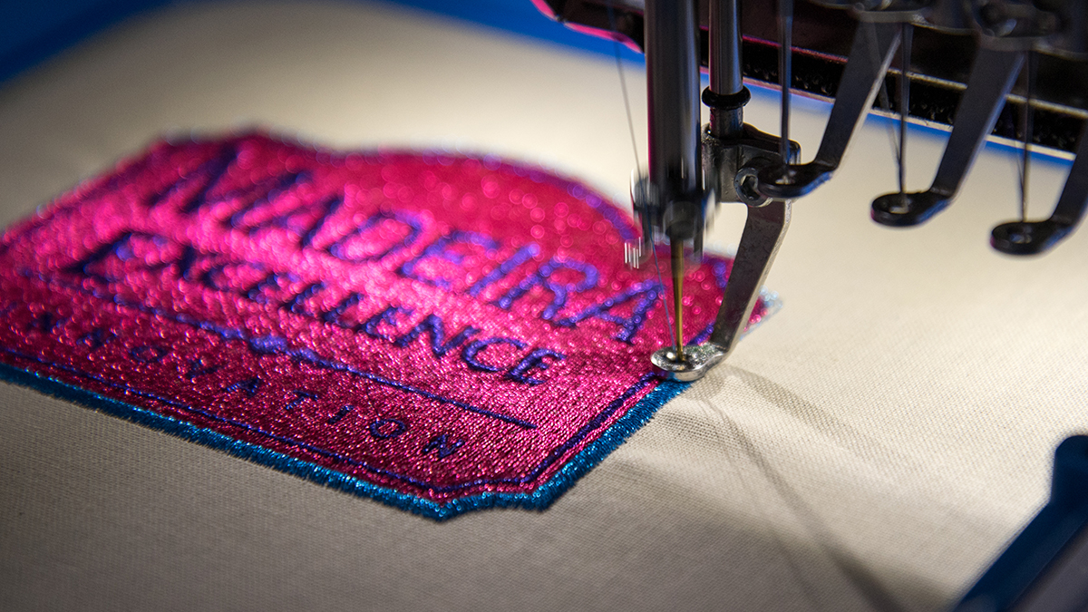[Translate to Hongkong (Englisch):] pink metallic embroidery design on machine 